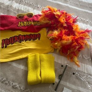 Hulkamania Costume Set with Feather Boa